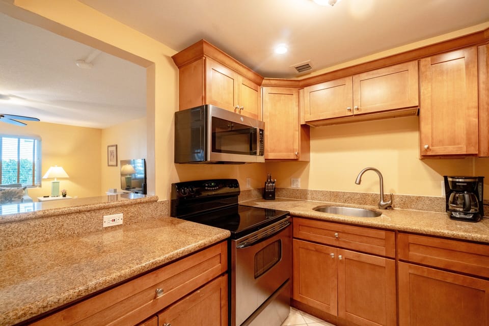 Granite counter tops dishwasher, microwave, range and refrigerator w/ icemaker. 