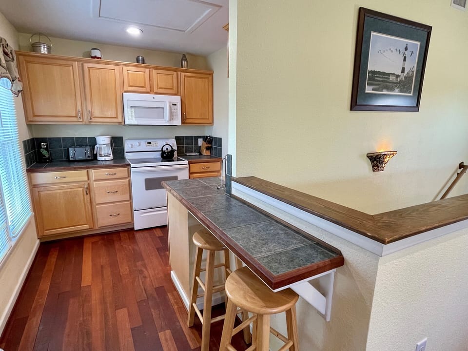 Kitchen with Breakfast Bar, Second Floor