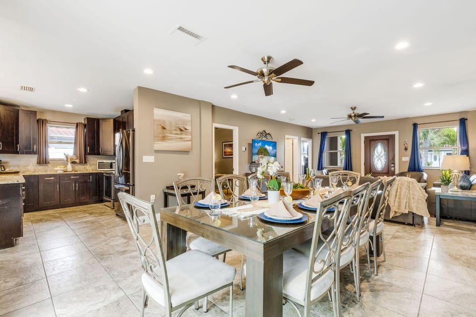 Single-Level Living – No stairs to navigate, making it perfect for multi-generational families and guests with mobility concerns.