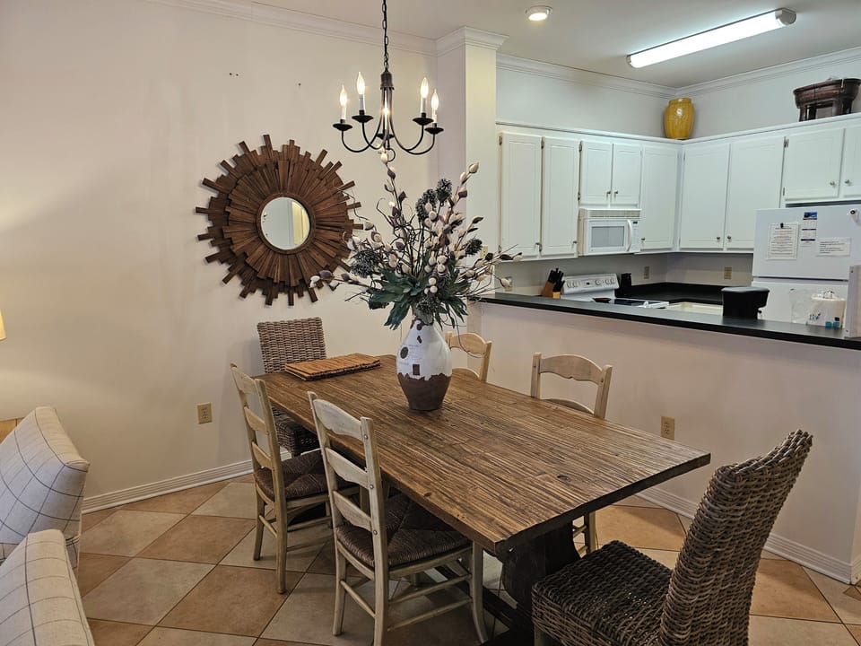Dining area - dining area & countertop