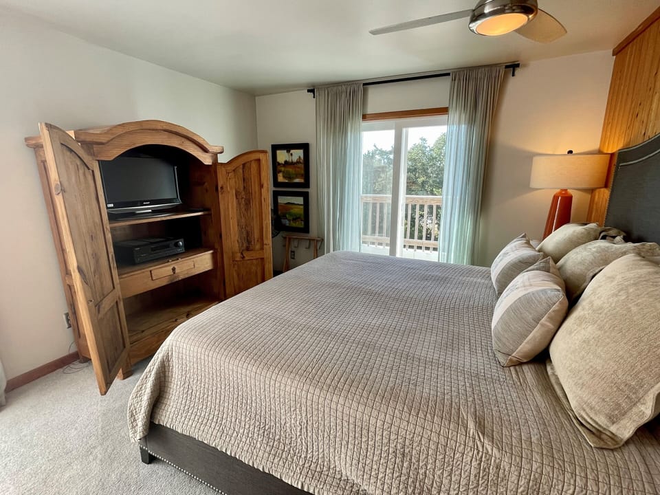 Primary Bedroom (alternate view)