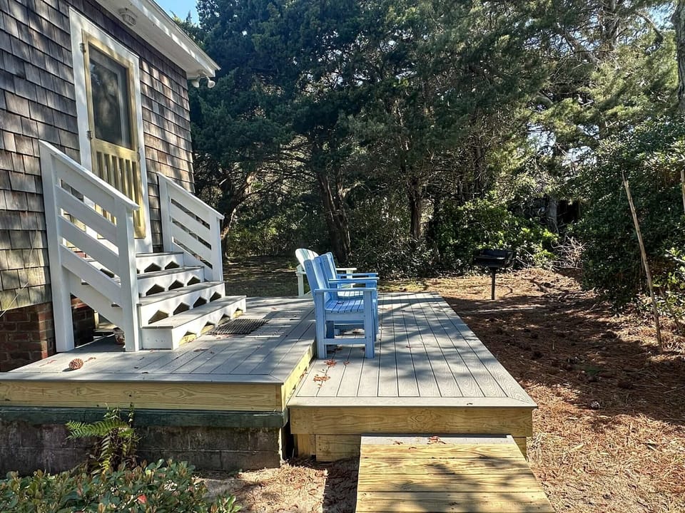 Side Yard with Park Style Charcoal Grill