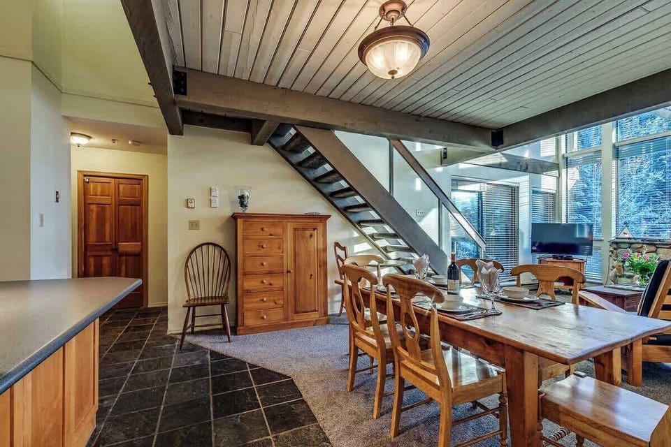 Dining Area - Greystone Lodge Unit 401