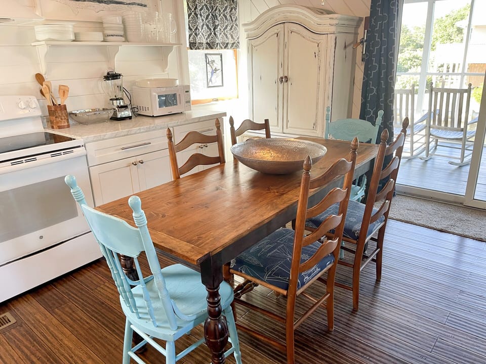 Dining Area with Screened Porch Access