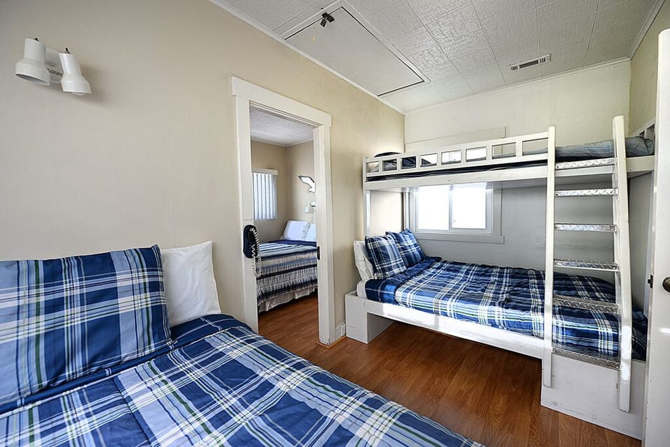 15-1409_Images_127_319ce-bunkroom-001.JPG