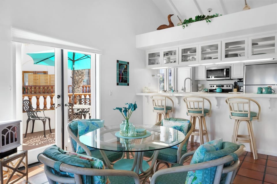 H962 - Dining Table