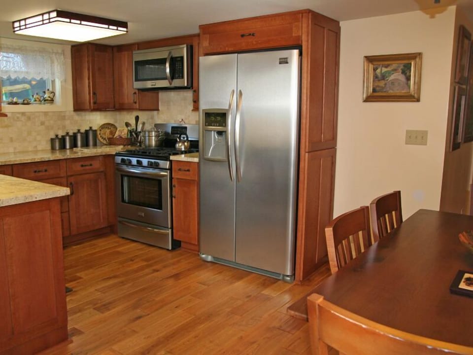 10-329 Catalina_Kitchen_0156.jpg