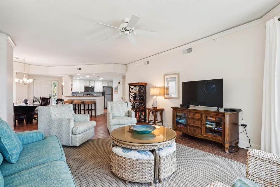 Living Room at 2213 Windsor II