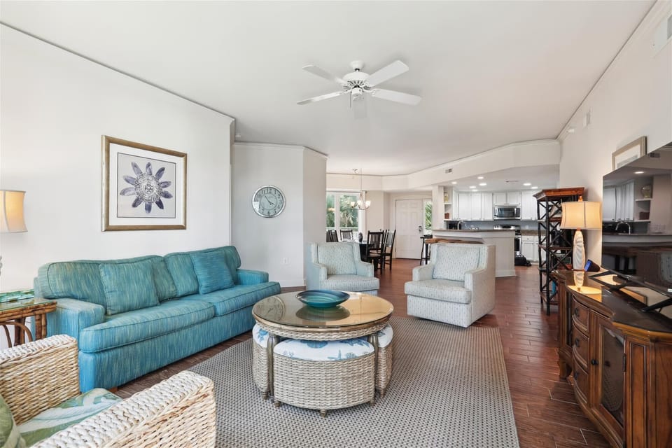Living Room at 2213 Windsor II