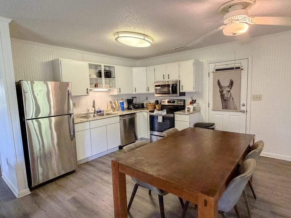 Kitchen (alternate view) 2