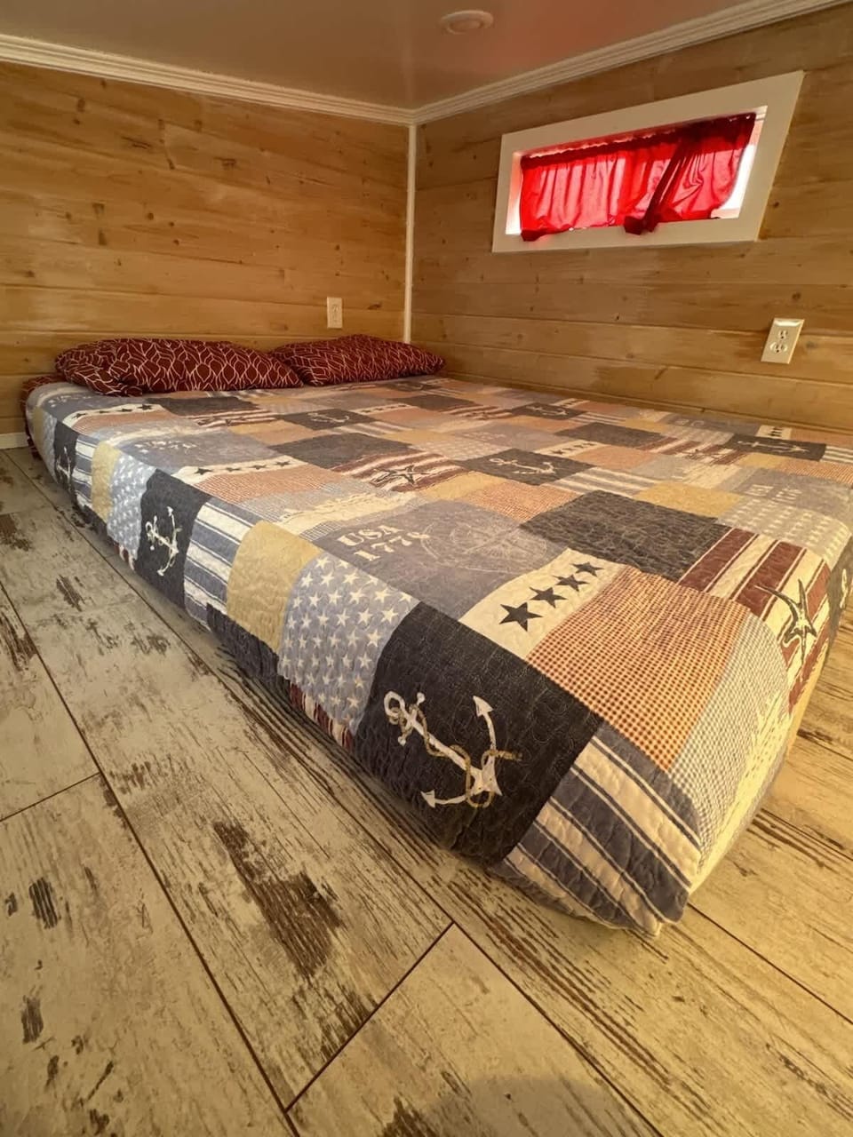 Bedroom / Loft Bed
