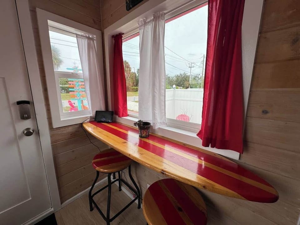 Dining Area / Main Door
