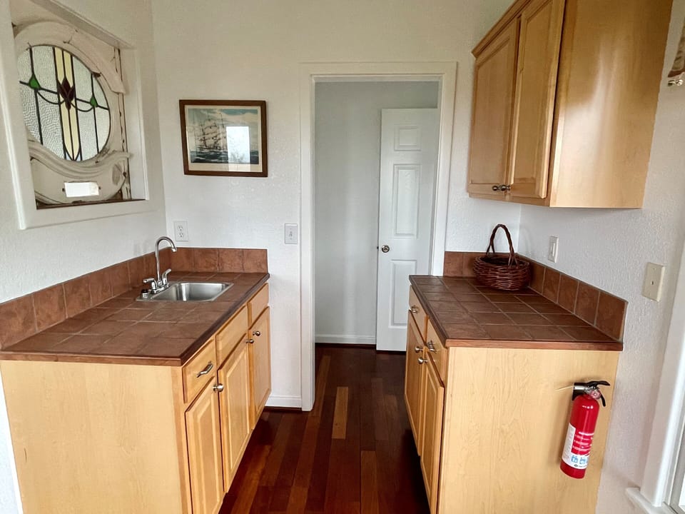 Den Kitchenette, First Floor