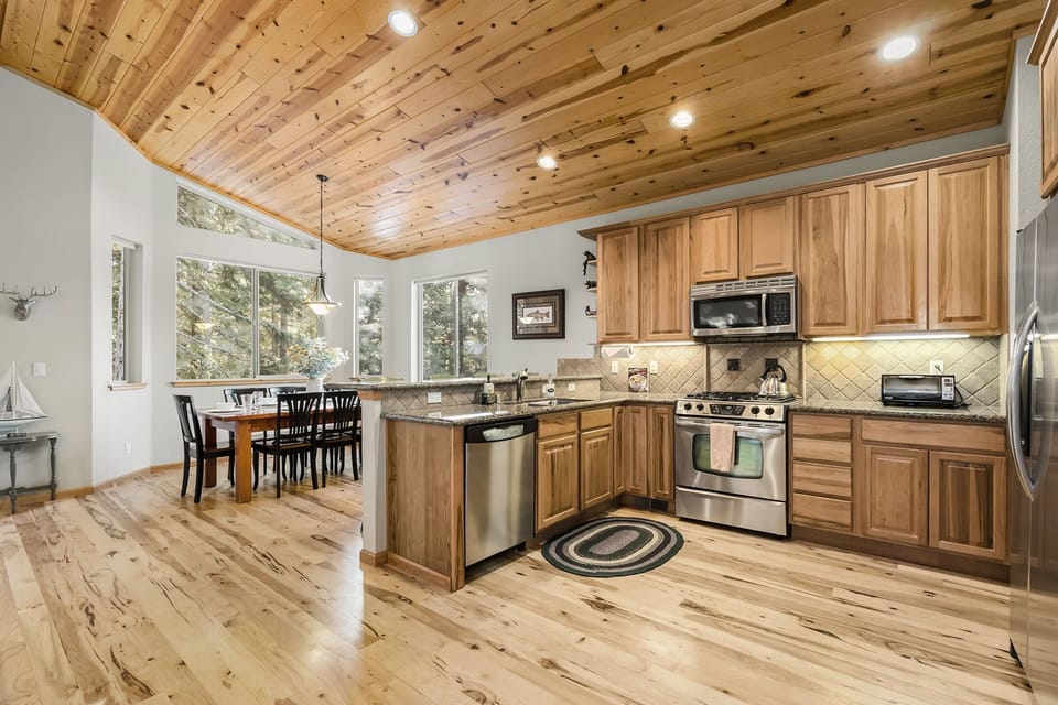 Kitchen:North Lake Tahoe Vacation Lodge