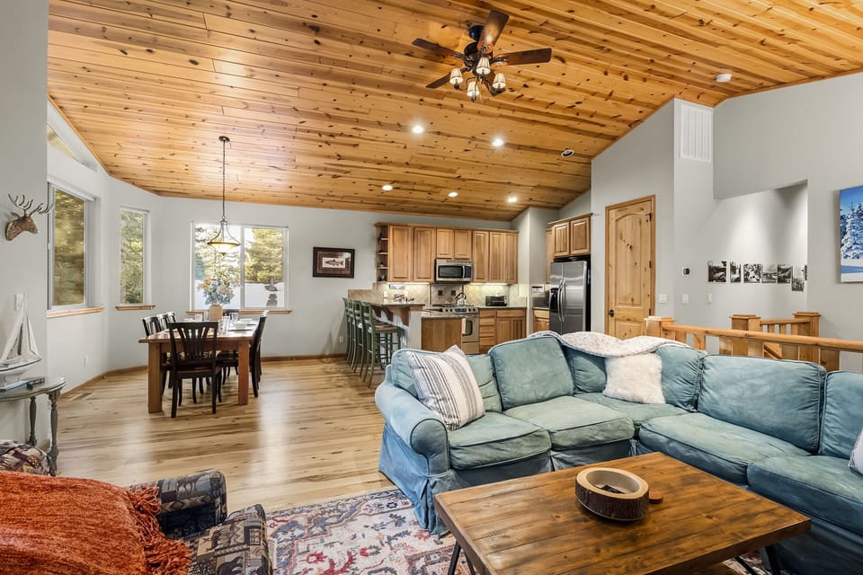 Open Living Area:North Lake Tahoe Vacation Lodge