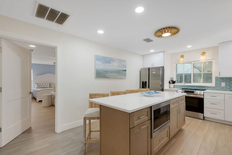 Features: Massive eat-in island (seats 4), stainless steel appliances, double ovens, and ample counter space.