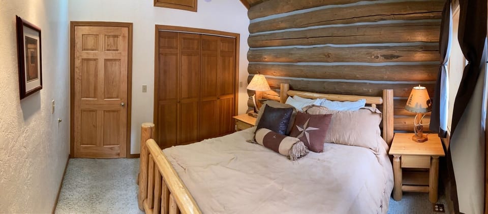 Ponderosa Queen Bedroom 2