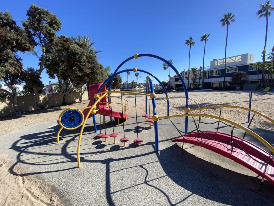 Bayfront playground is nearby!