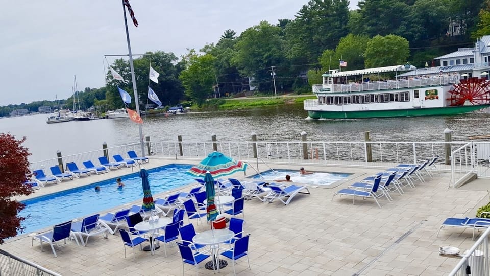 Enjoy access best waterfront pool & hot tub in Saugatuck with poolside service!