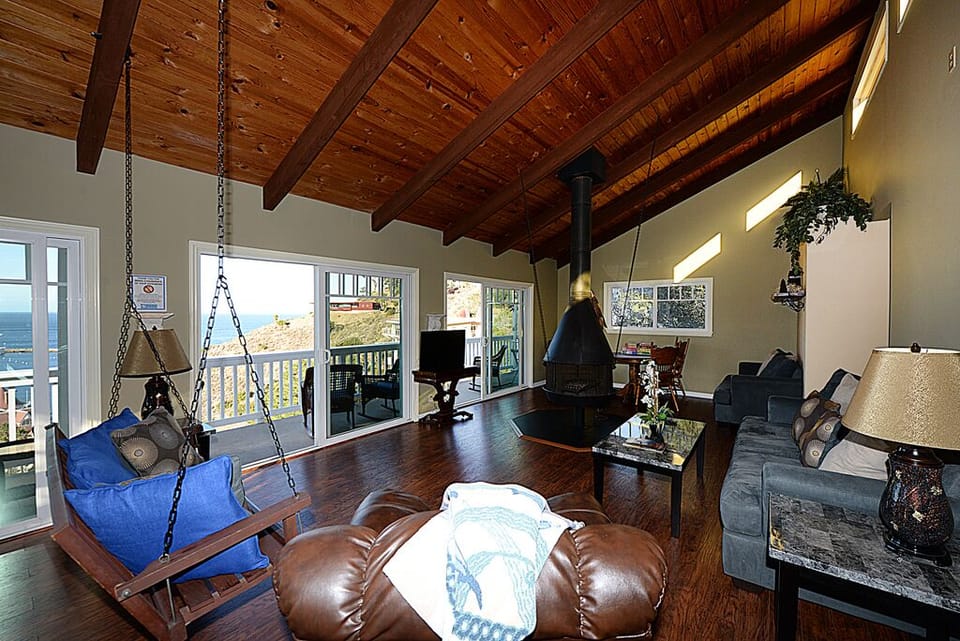 123UT-liv-001-Catalina Island Vacation Rentals.jpg
