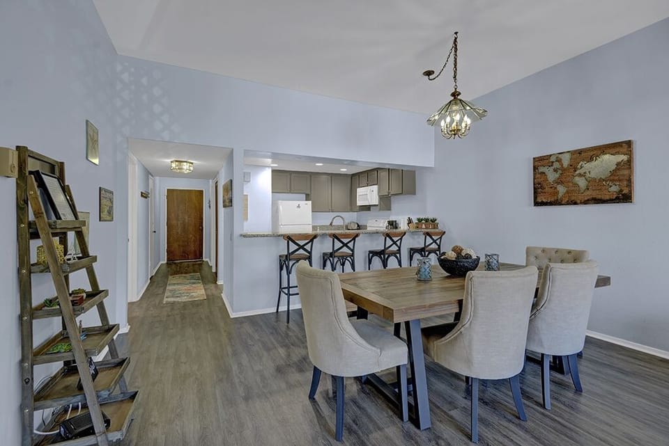 DINING ROOM mls.jpg