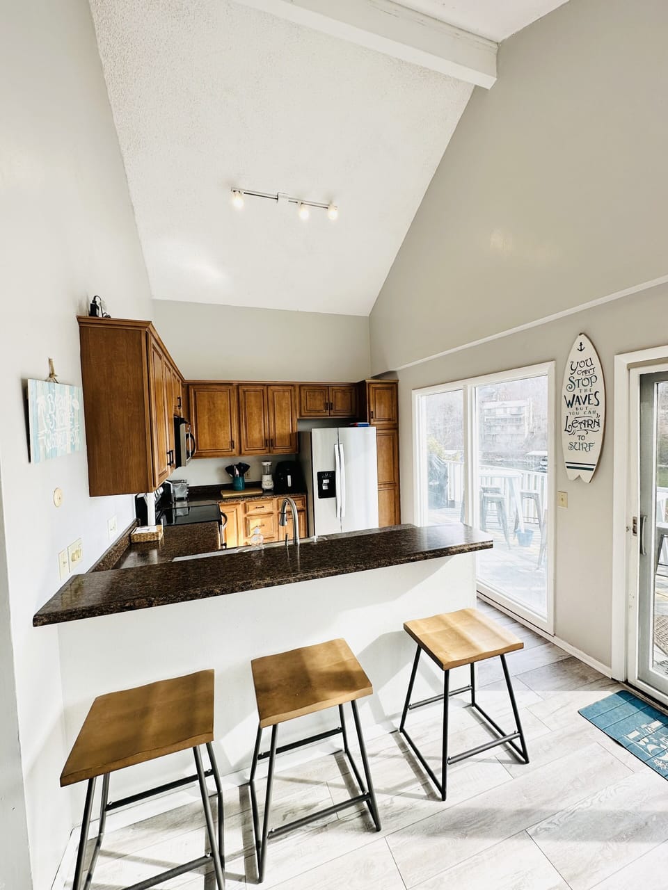 Kitchen/bar area