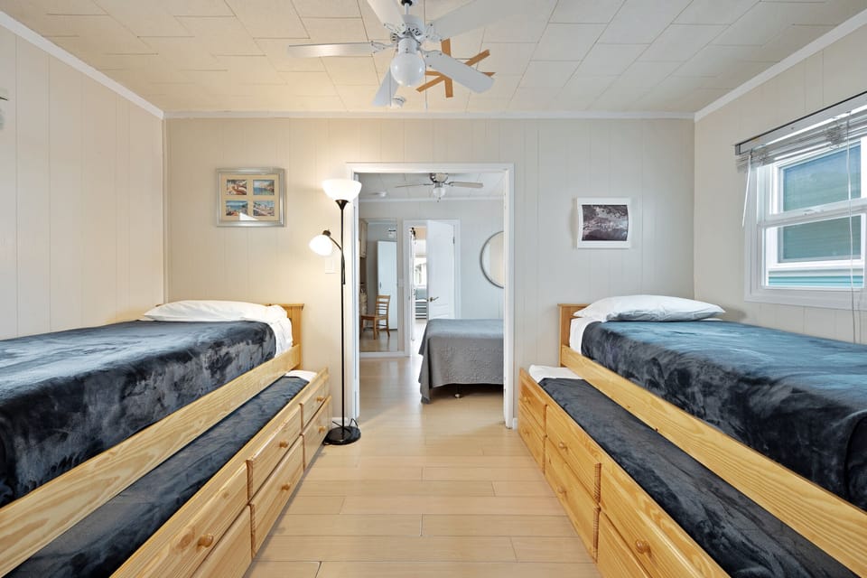 331D - Middle Bedroom