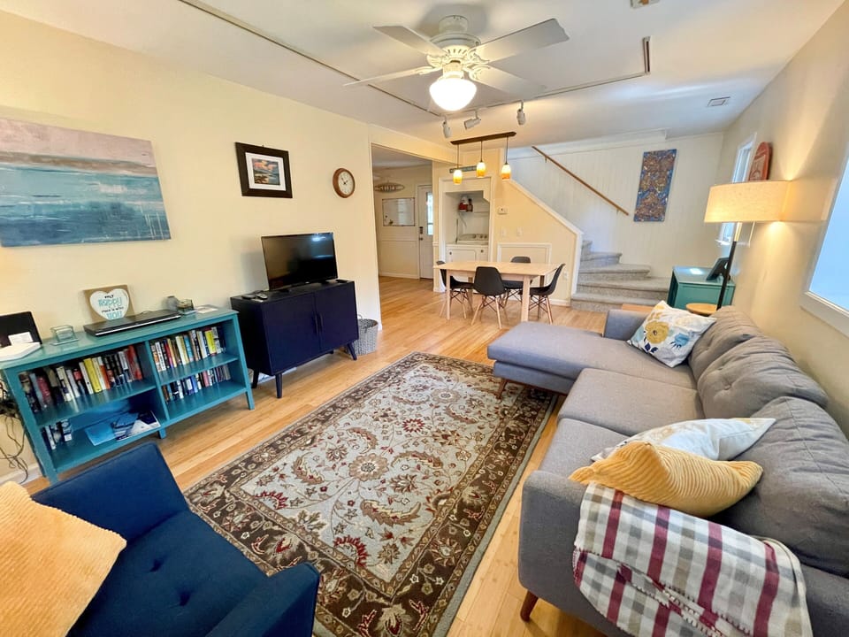 Living Area (alternate view)