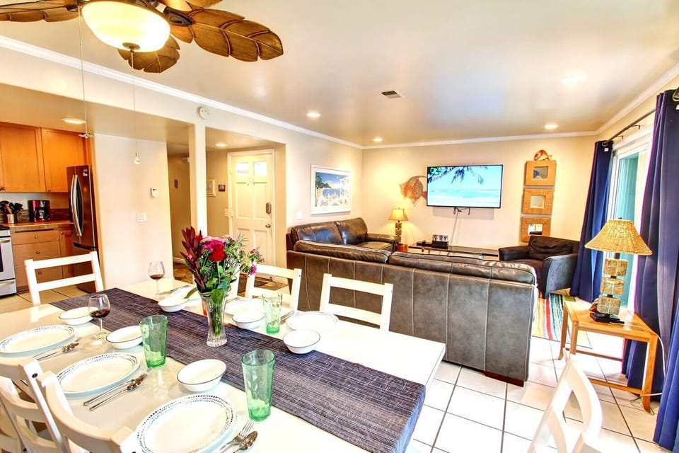 Open plan kitchen, dining for 8 and living room areas