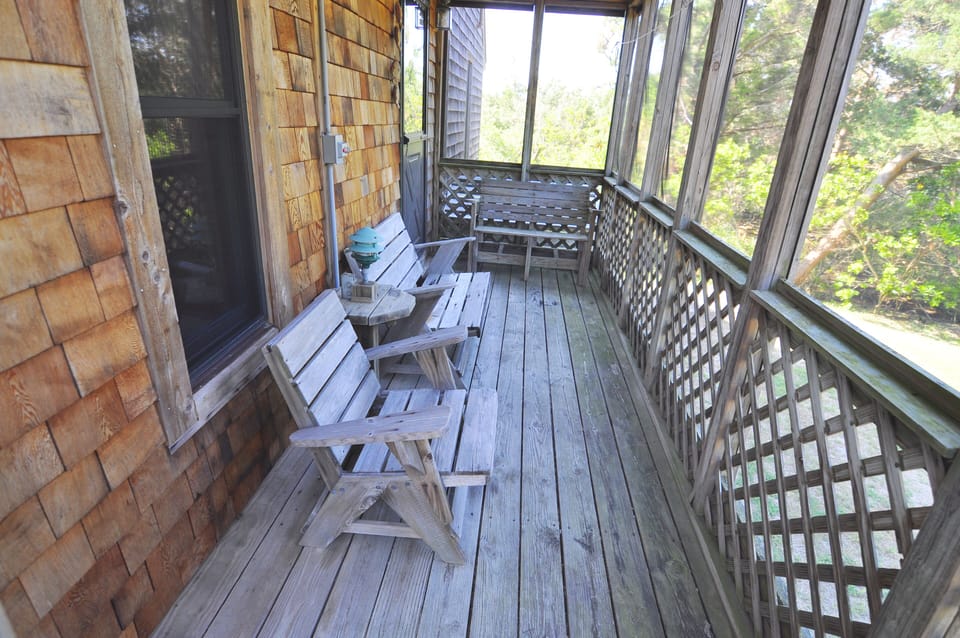 Screened Porch Off Kitchen