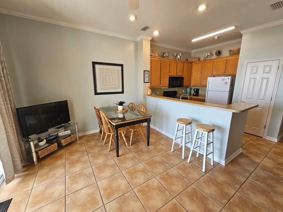 Dining Area with Bar