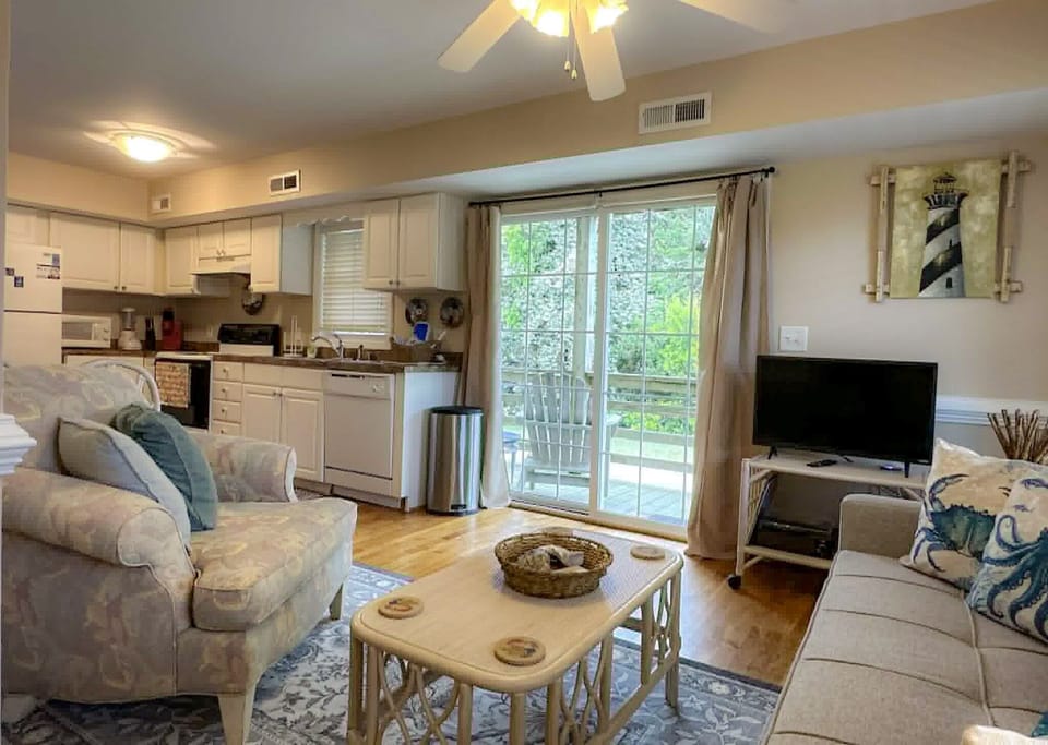 Living Area (alternate view) 