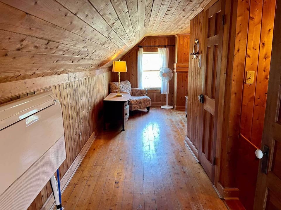 Connecting Hall Between Upstairs Doubles
