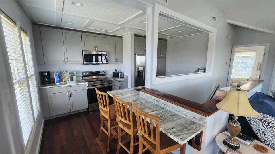 Kitchen with Breakfast Bar