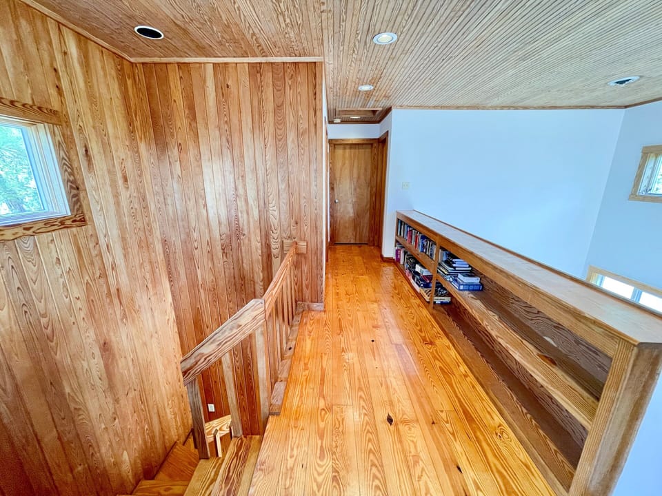 Hall, Second Floor