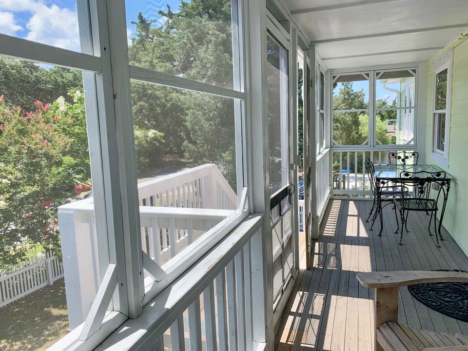 Front Entry Screened Porch