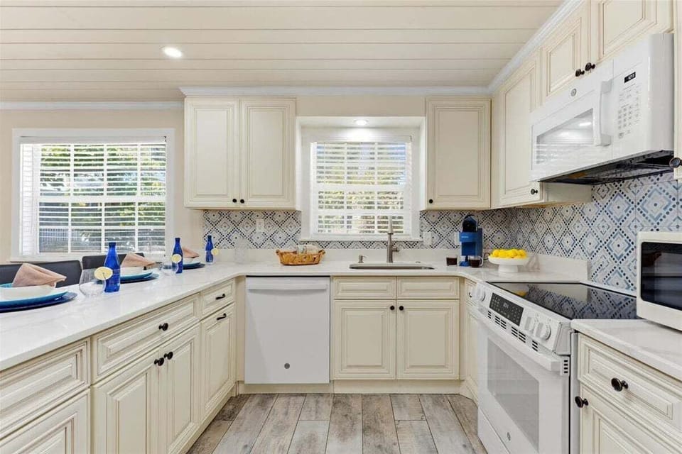 Fully equipped kitchen with modern appliances.