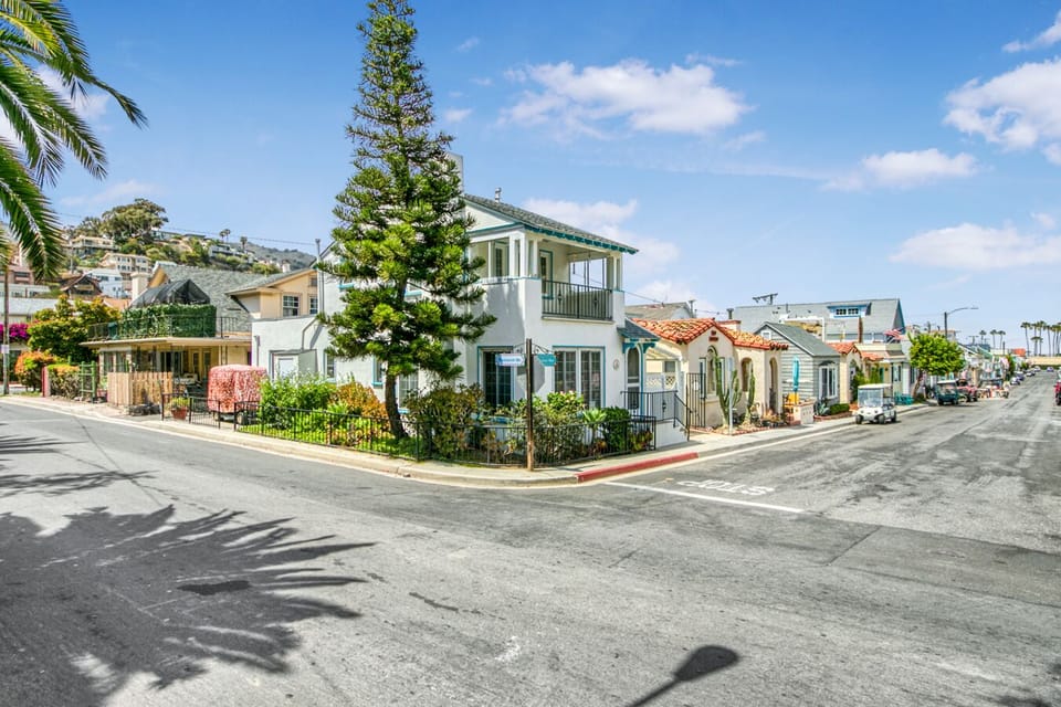 357D - Corner House - Descanso and Tremont