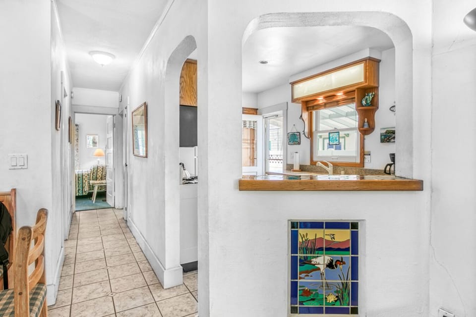 357D - Catalina Tile to Hallway