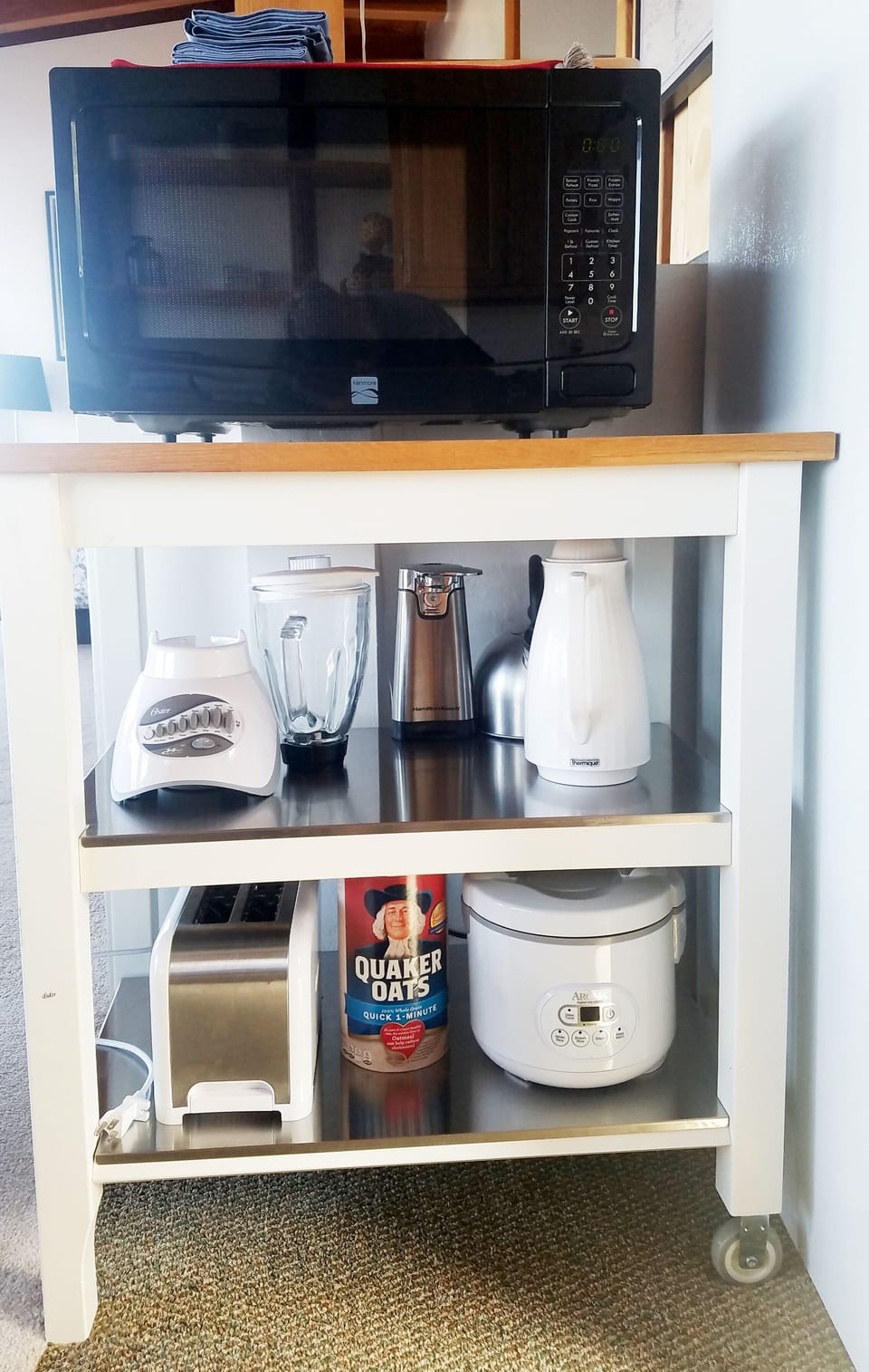 Microwave, blender, toaster, coffee grinder, rice cooker and coffee maker.