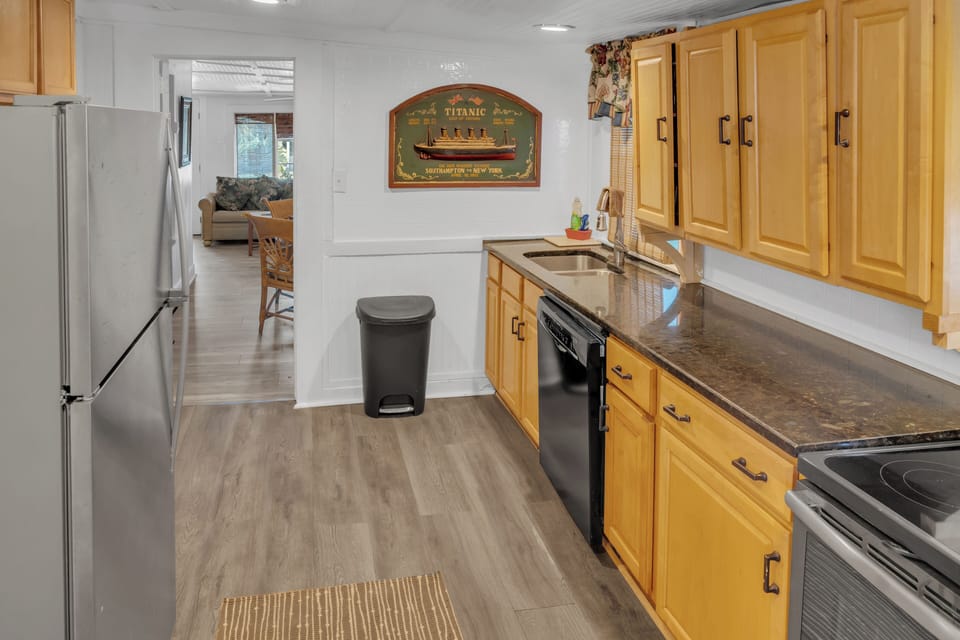   Granite Counter tops,  LG stainless appliances  ice maker,  Dishwasher Kerig