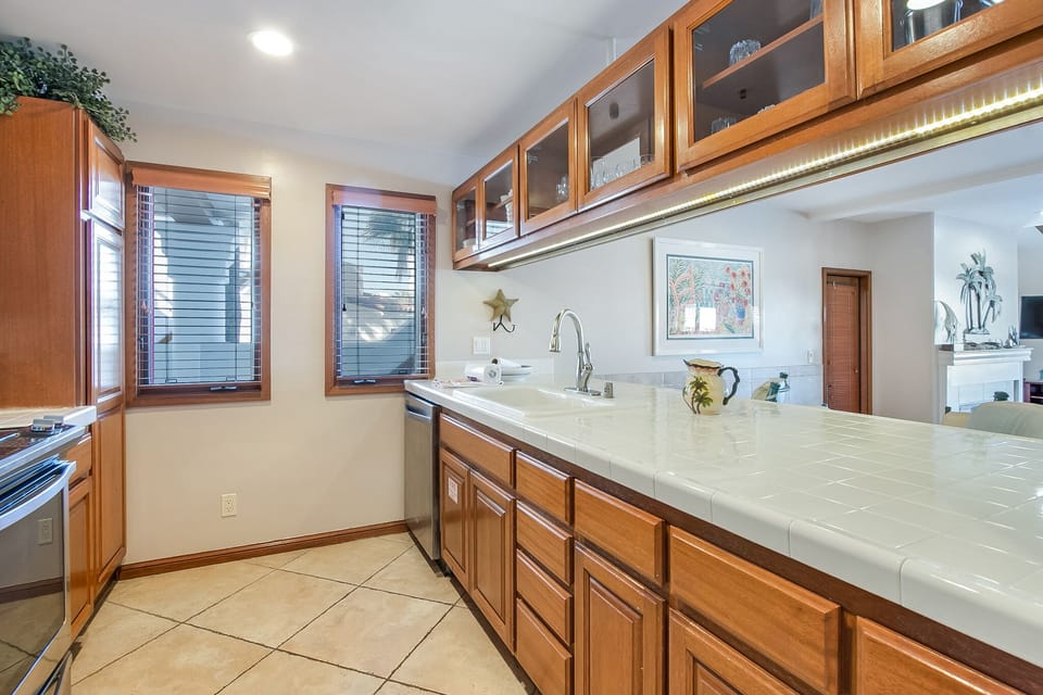 H892 - Kitchen Counters