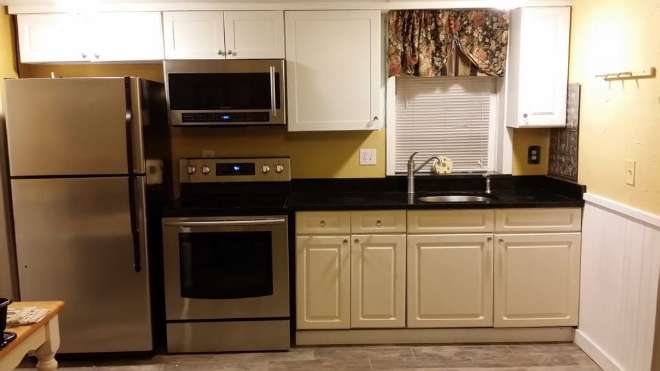 Hideaway  3 bedroom Kitchen features   Samsung Stainless Steel appliances