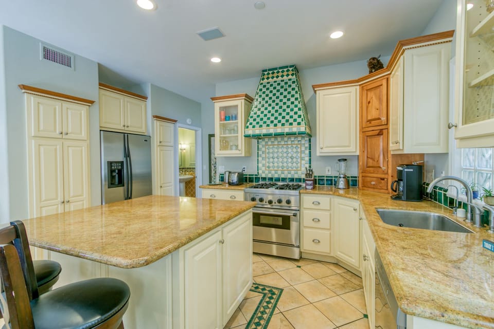 203D - Kitchen Area