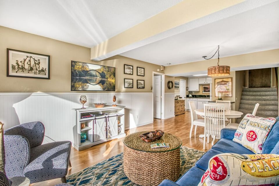 C50 - Living Room Area