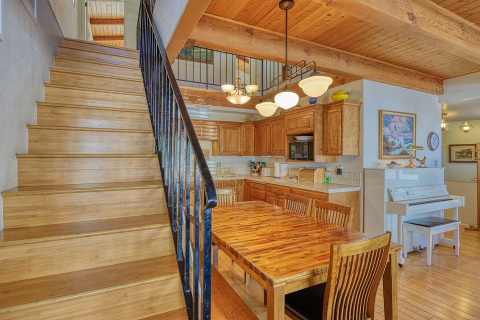 302CL - entrance stairs