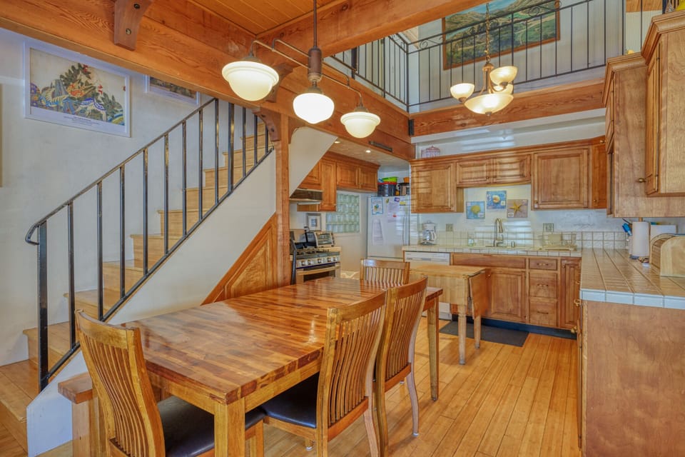302CL - Dining Room Area