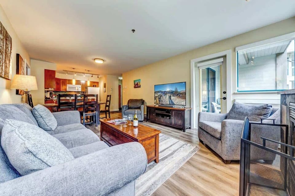 Large Living Room with New Furniture