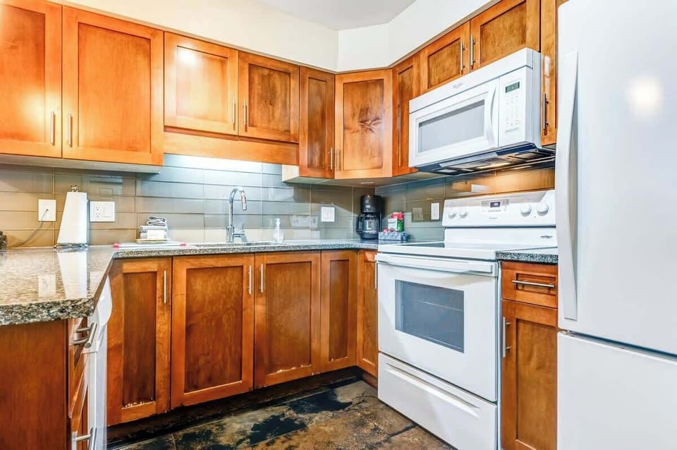 Full Kitchen 