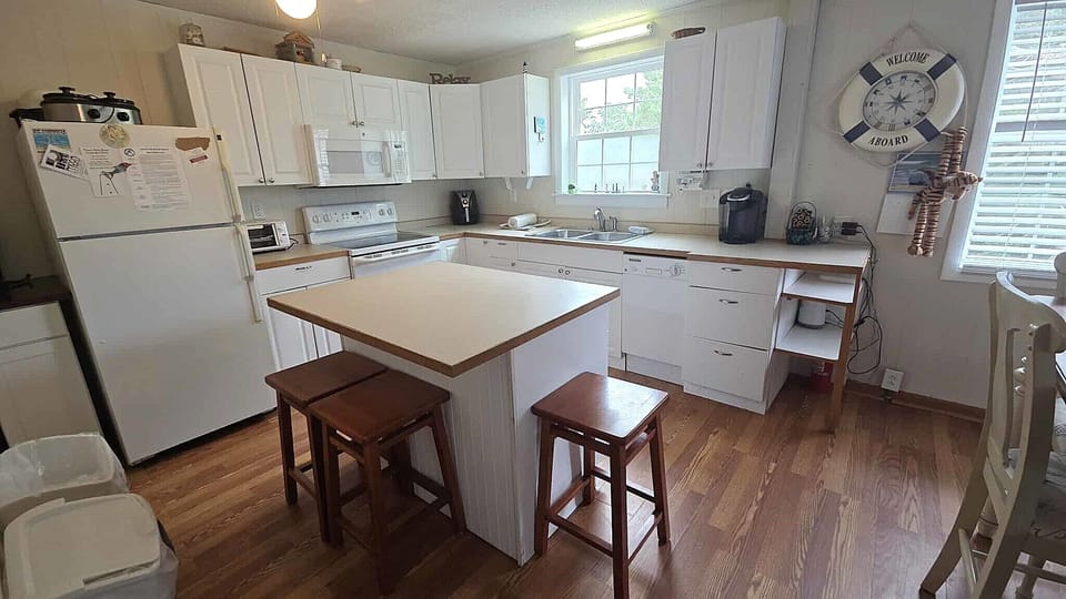 Kitchen with Breakfast Bar